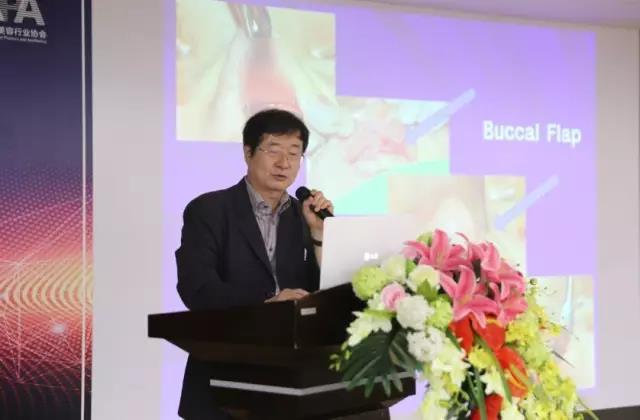 “第二屆中韓鼻整形學(xué)研討會(huì)”做學(xué)報(bào)告