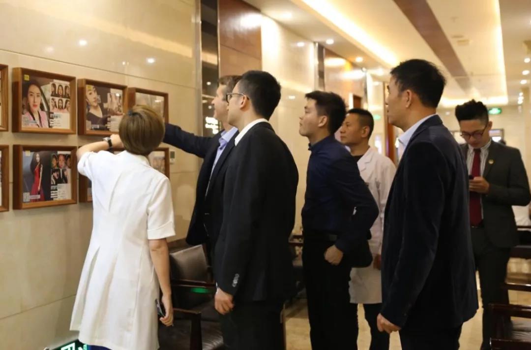 羅志敏院長出席深圳陽光醫院成為強生MENTOR版隆